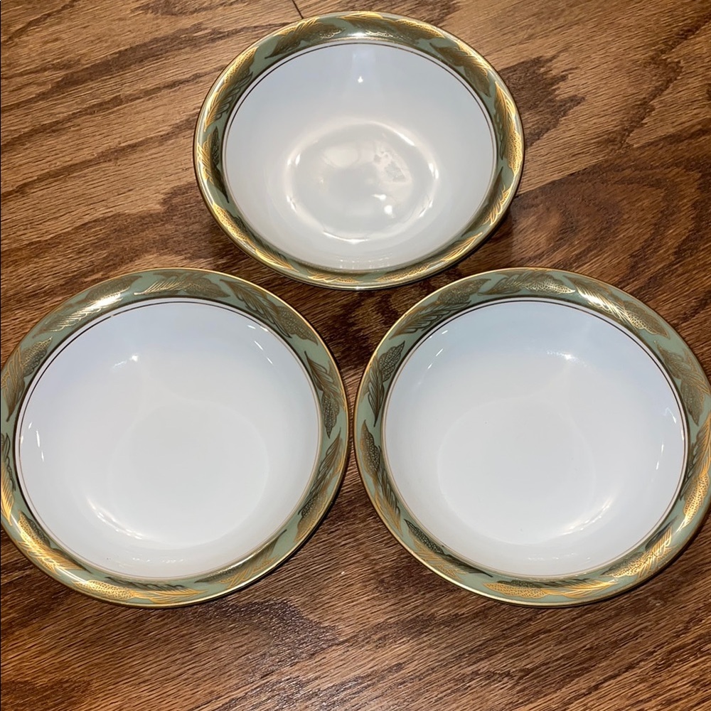 The NORITAKE ADALA #5273 fruit Bowl 5.5”